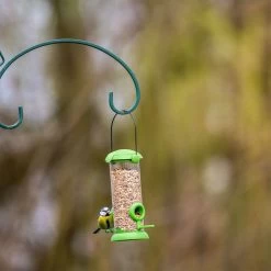 National Trust Kids Robin & Blackbird Mix -Bird Supplies Store 300471021 280240121 robin blackbird mix national trust kids easyflip seed feeder sw low res 8470