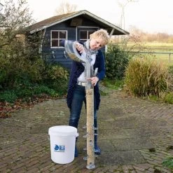 Conqueror XXL 12 Port Seed Feeder -Bird Supplies Store 33020 lady